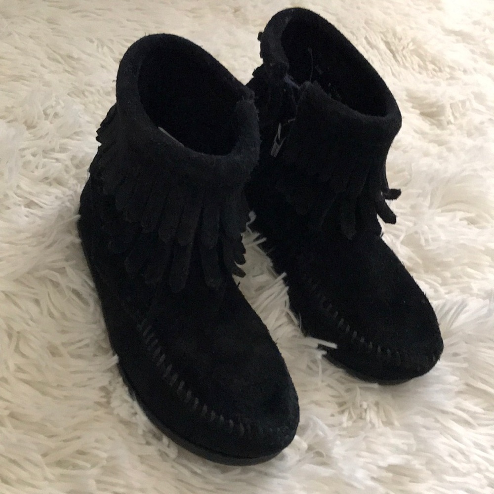 Minnetonka all leather boots plus clothes bumdle